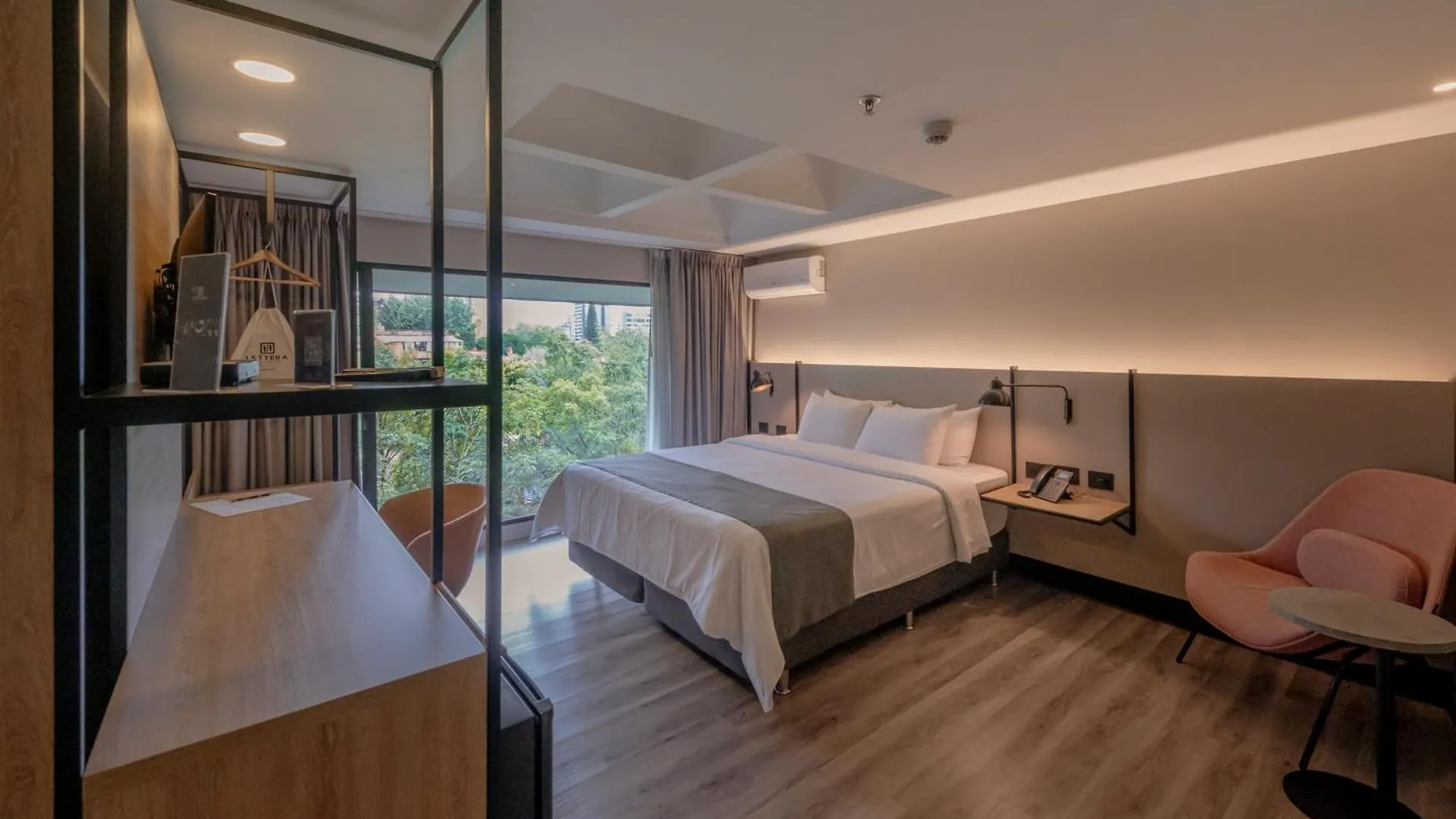 מדיין Lettera Hotel