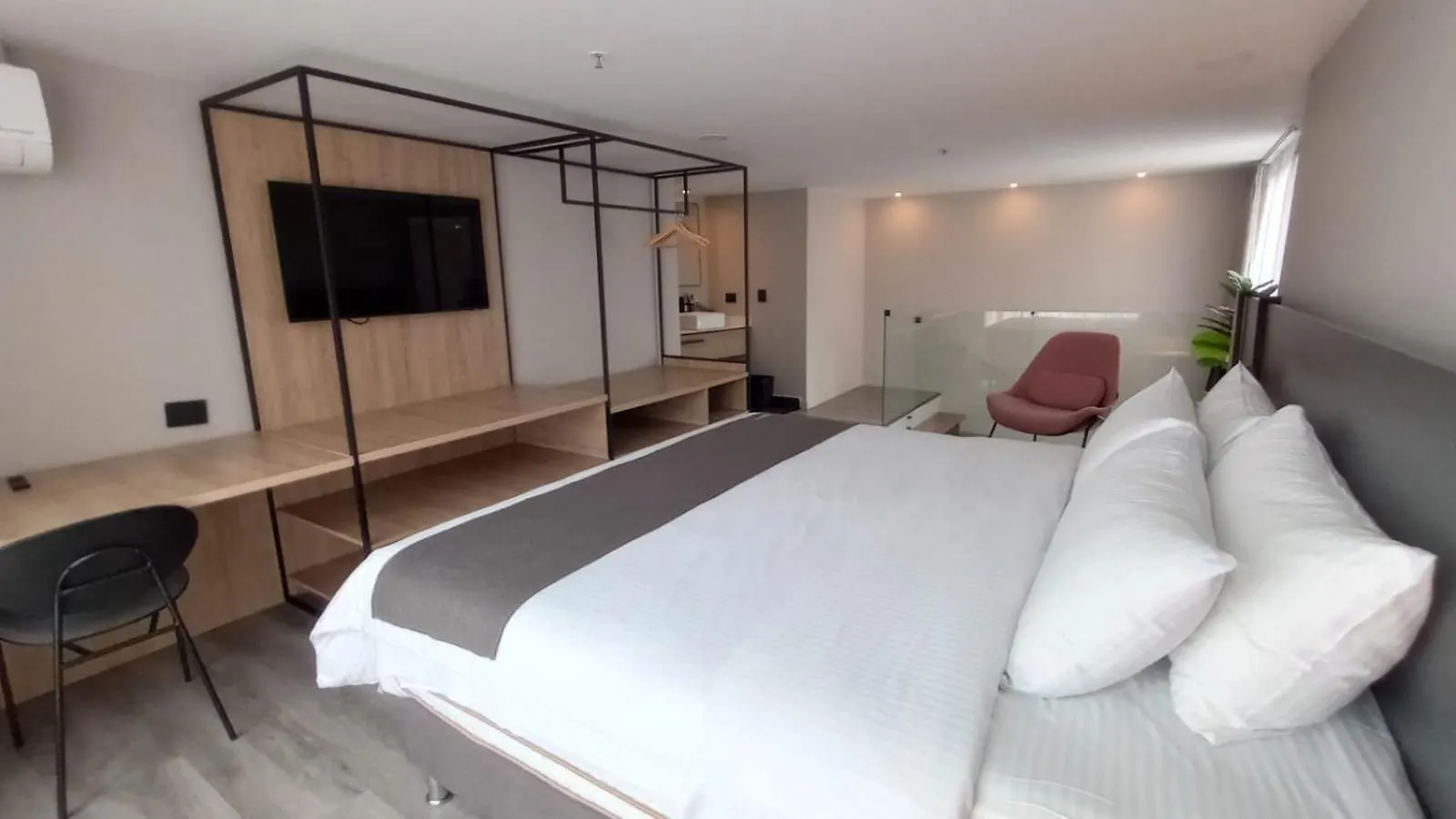 מדיין Lettera Hotel